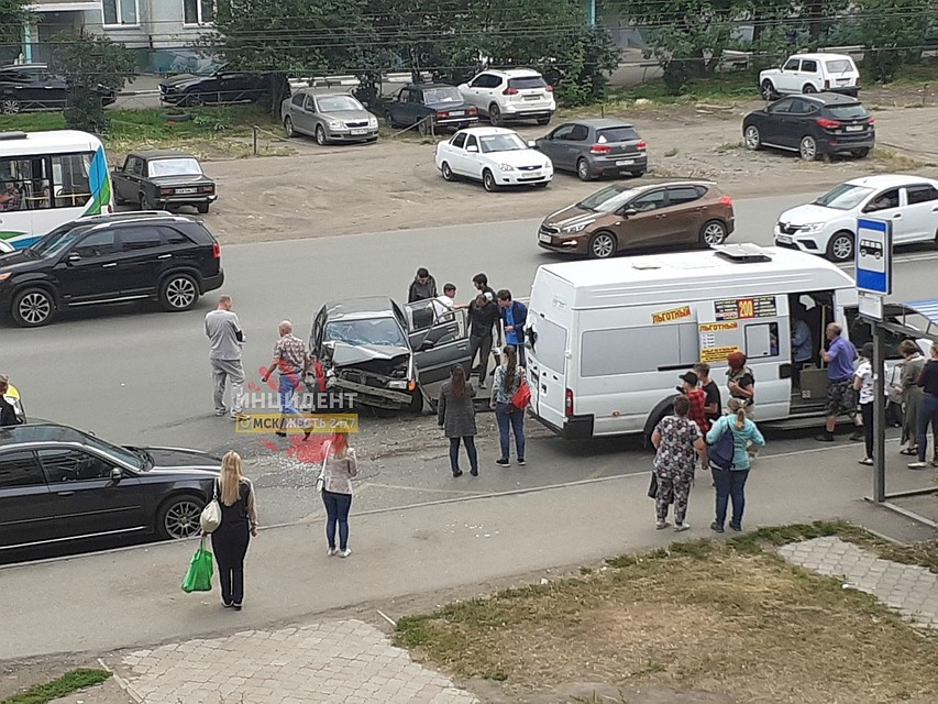 Пять человек пострадали.