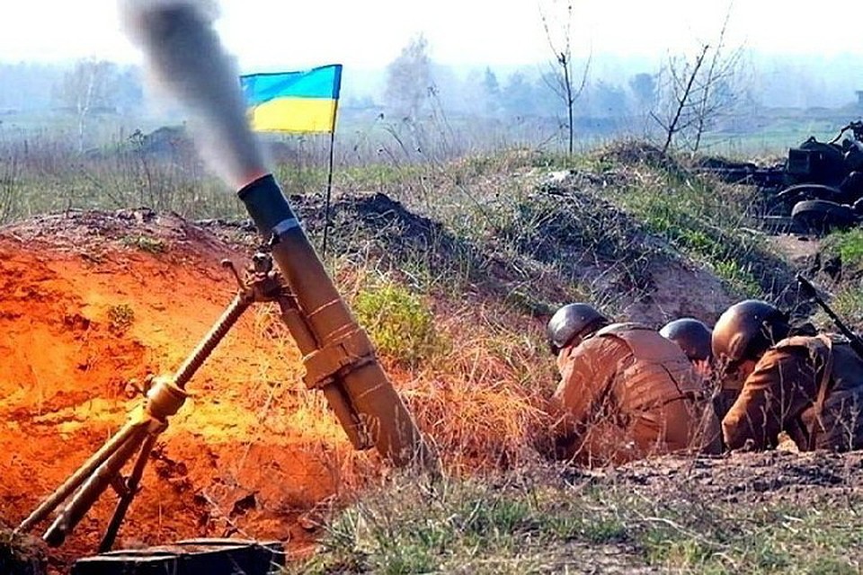 Украинские военные целенаправленно стреляли по жилым домам из миномета. Фото: t.me/neoficialniybezsonov