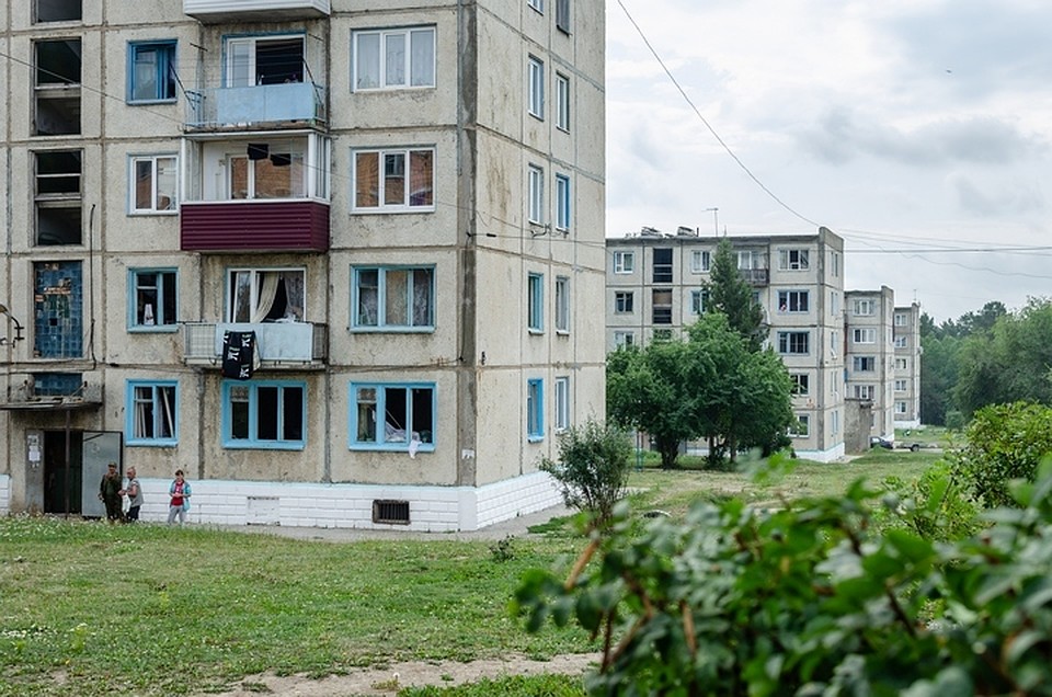 Пострадавшие от взрывов снарядов квартиры в Каменке планируют восстановить за две недели