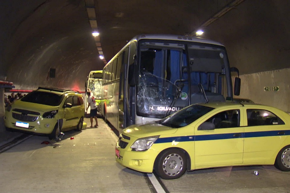 Пострадавших развезли по больницам. Foto: Reprodução/TV Globo