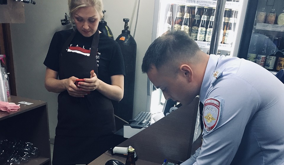 В магазинах Тюмени по прежнему продают алкоголь после 9 вечера. Фото - реготделение "Молодой гвардии".
