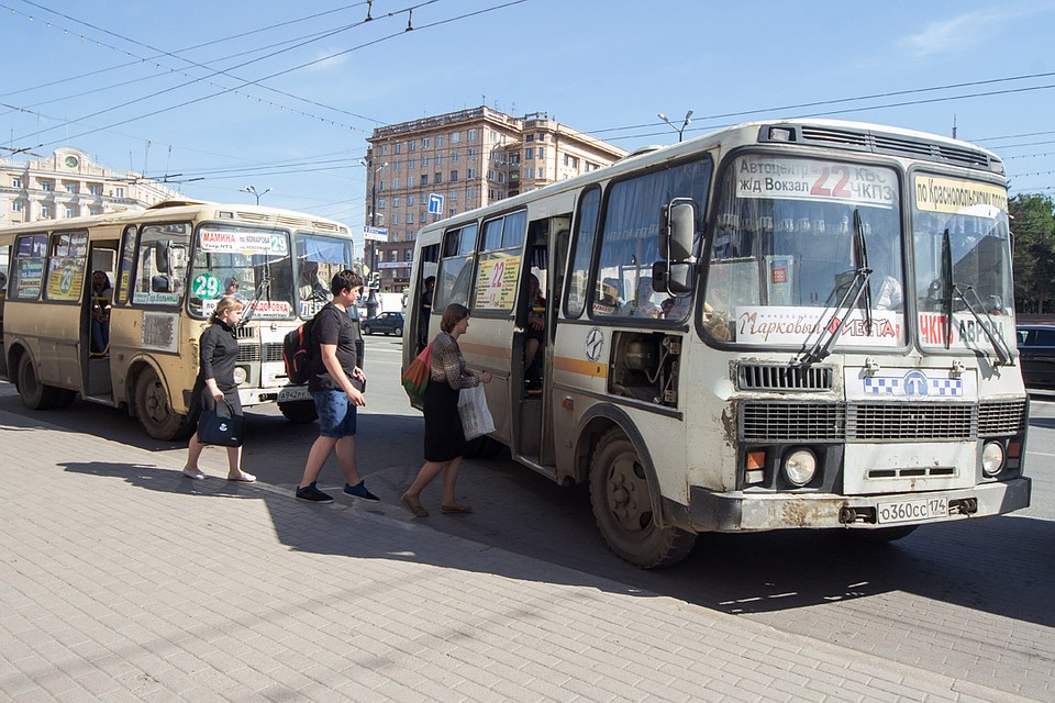 Маршрутки челябинцам давно набили оскомину, но совсем убрать их нельзя по закону.