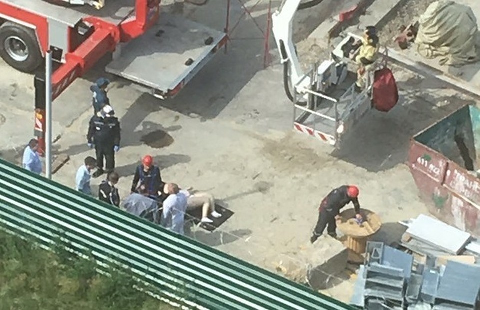 В Тюмени крановщица умерла на рабочем месте. Фото - "ЧС Тюмень".