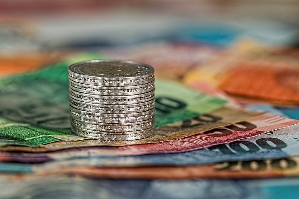 По итогам торгов курс доллара составил 386,82 (- 0,29) тенге.