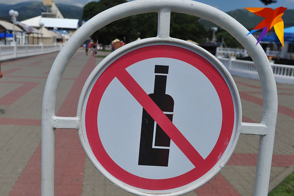 Бежичане просят закрыть две самогонные точки в центре района.