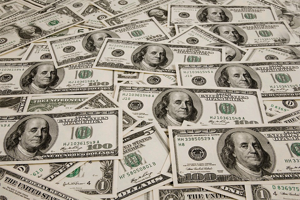 Всего Российской Федерации должны 40 миллиардов долларов.