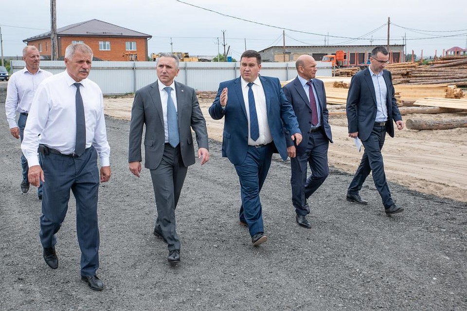 Александр Моор осмотрел масштабный инвестпроект по переработки леса в Исетском районе