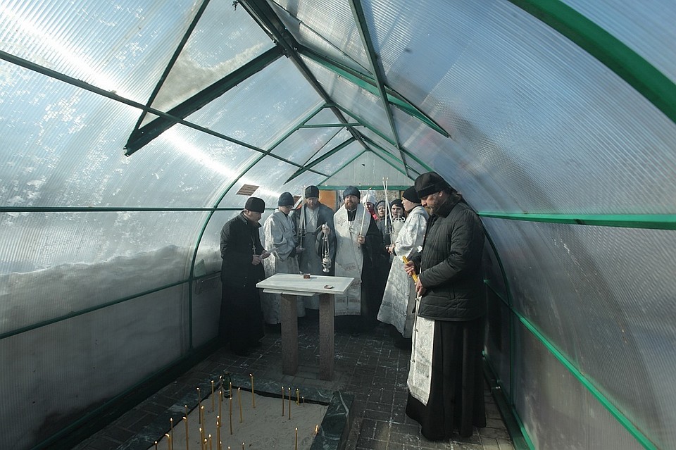 Панихида на могиле Евдокии Чудиновской. Фото: troitsk-eparchy.ru