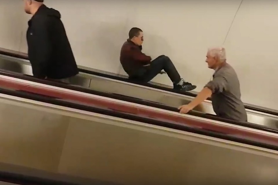 Молодого человека пришлось задерживать сознательным гражданам. Фото: ДТП и ЧП | Санкт-Петербург | Неизданное