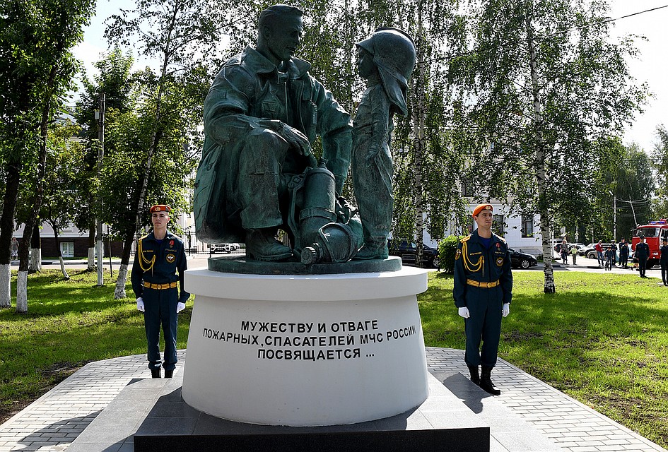 В Твери открыли памятник "Пожарным и спасателям" Фото: пресс-служба правительства Тверской области