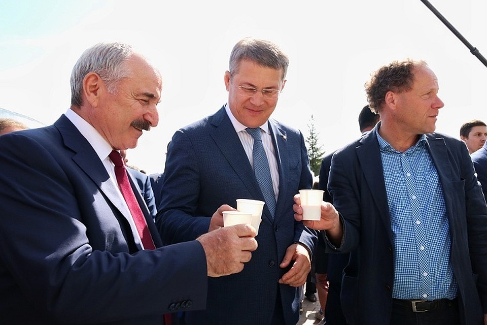 Глава Башкирии попробовал башкирское молоко на фестивале «Молочная страна»