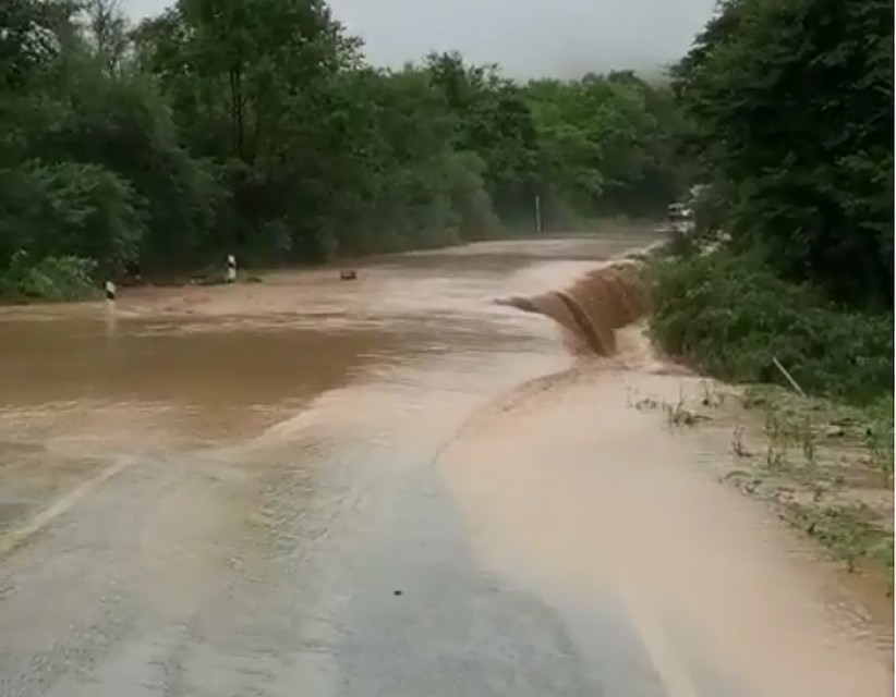 Водопад по дороге на Шамору. Фото: предоставлено очевидцами