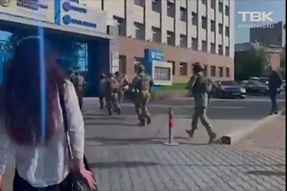 В Красноярске в офисе «Россети Сибирь» прошли обыски. Стоп-кадр видео