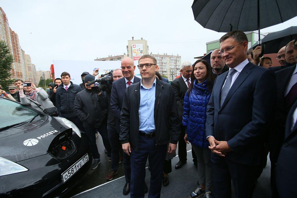 Александр Новак, Алексей Текслер и Павел Левинский открыли в Челябинске зарядные станции для электрокаров. Фото: alexeytexler.official/instagram.com