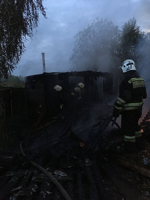 Огонь уничтожил 24 квадратных метра строения бани и беседки