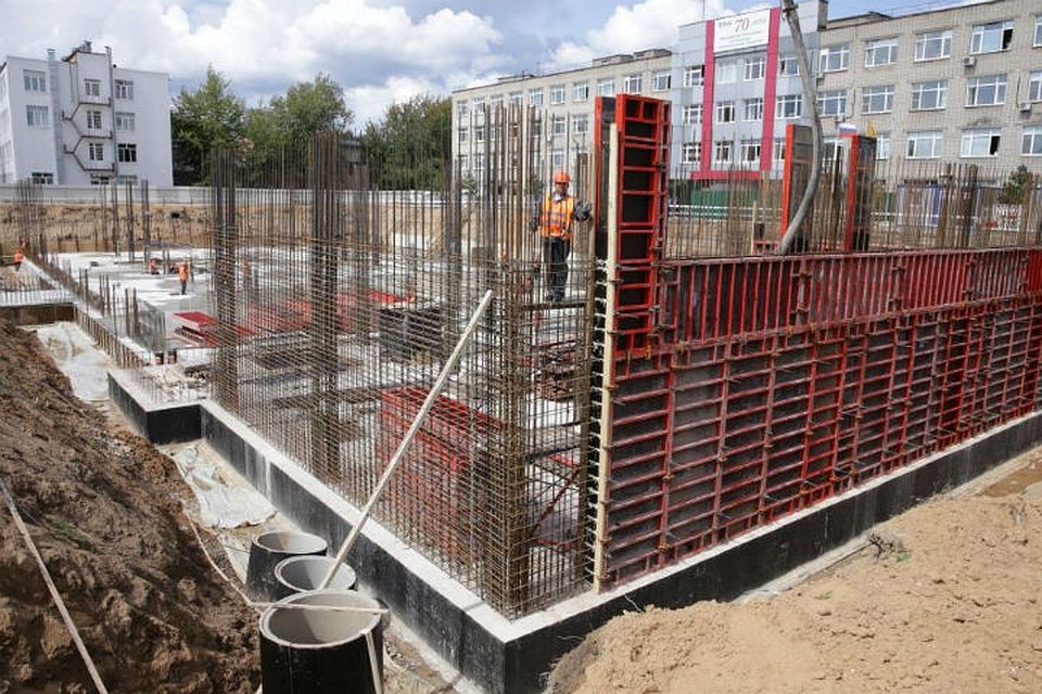На строительной площадке корпуса онкобольницы в Ярославле обрушилась опалубка.