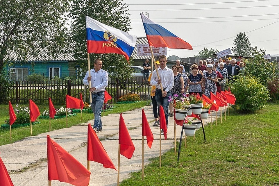 Юбилейные торжества начались с общего праздничного шествия. Фото из архива Сайгинского СП.