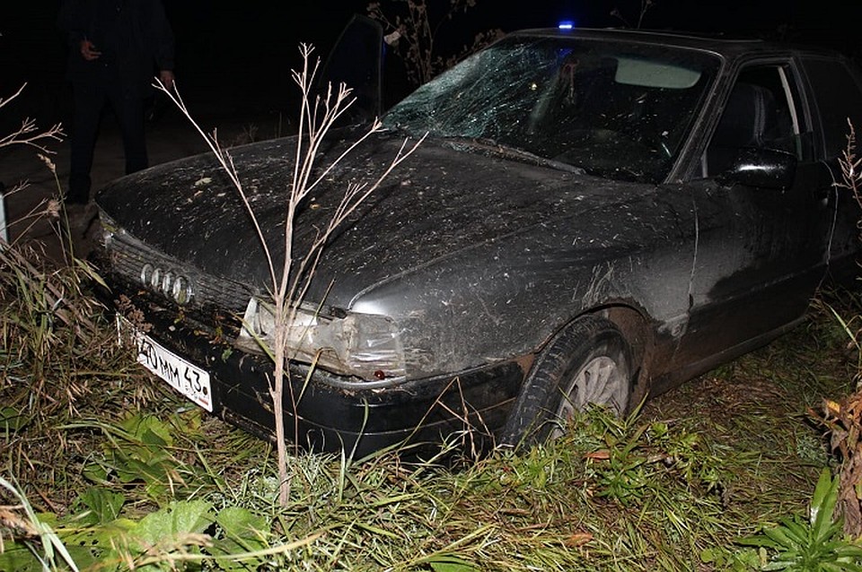 Проходить освидетельствование на алкоголь виновник аварии отказался, кроме этого в салоне иномарки нашли бутылку спиртного. Фото: УГИБДД по Свердловской области