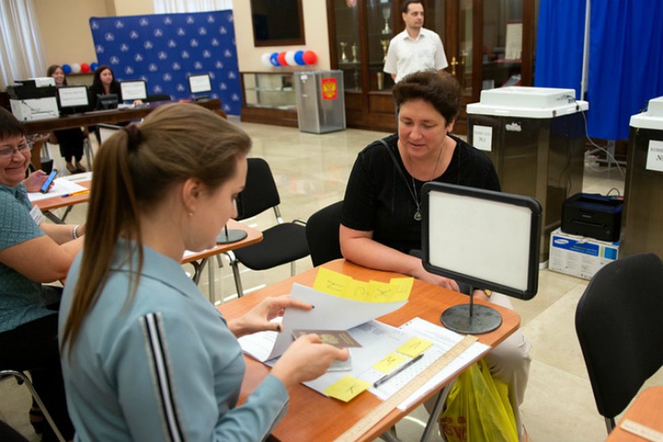 Народ продолжает идти на избирательные участки. Фото: пресс-служба ИК РО.