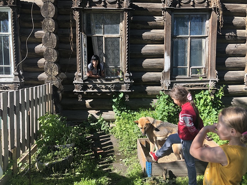 Многие жители "деревяшек" ни за что не хотят покидать свои дома и переезжать в новостройки. ФОТО: Ася Вострикова