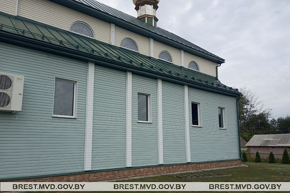 В церковь вор проник через окно. Фото: УВД Брестского облисполкома.