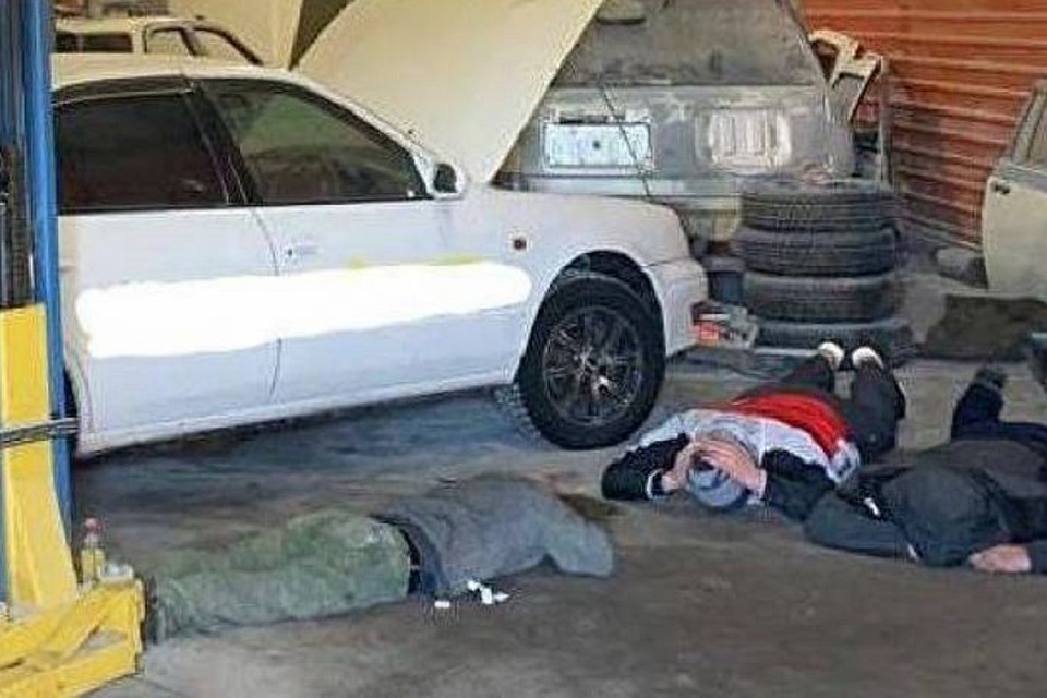Двое его подельников приговорены к 4 и 6 годам колонии.