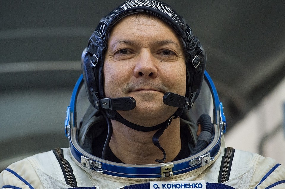Поощрить космонавта решил губернатор Дмитрий Азаров