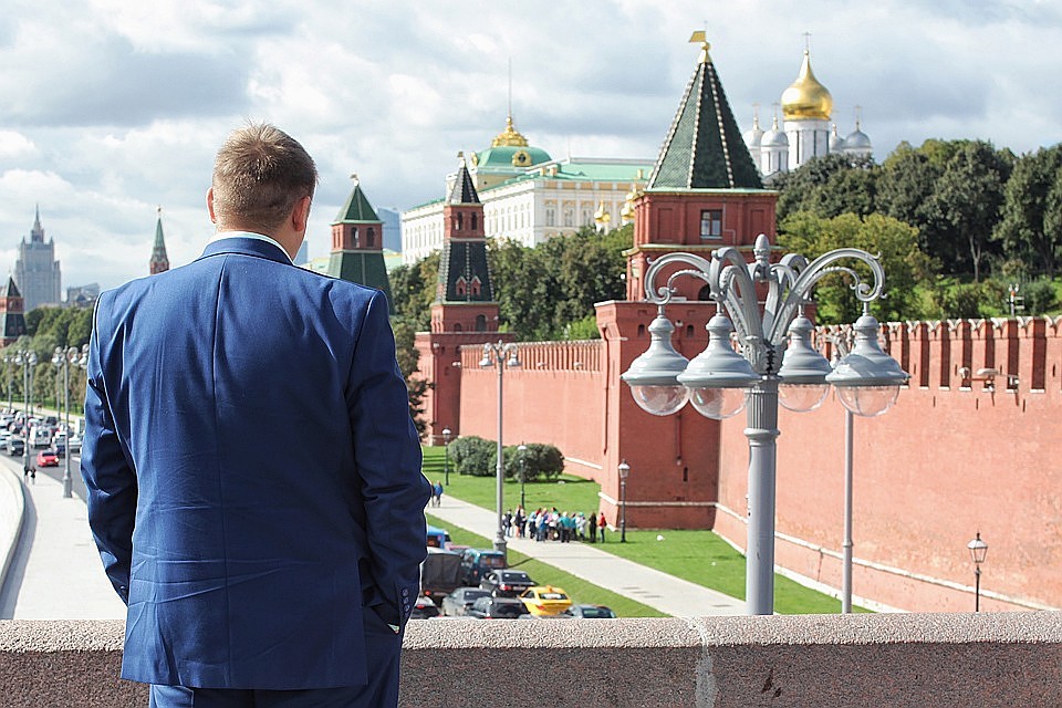 Чиновников предложили лишать свободы за оскорбления граждан