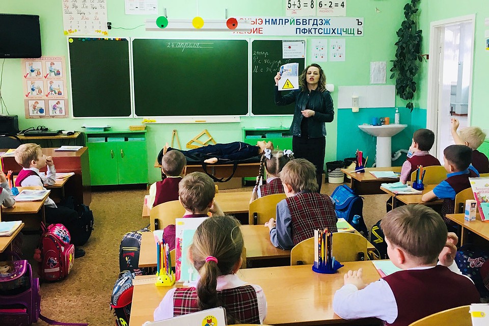 Больше всего ребята любят практическую часть, где они учатся правилам реанимации на специальном тренажере - «ГОШЕ».