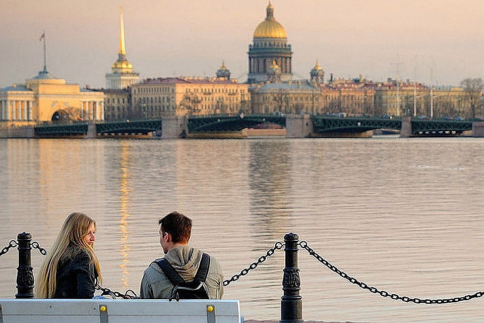 С 1 октября 2019 года жители 52 стран смогут оформлять однократные электронные визы для посещения Санкт-Петербурга. Фото: с сайта baltnews.ee