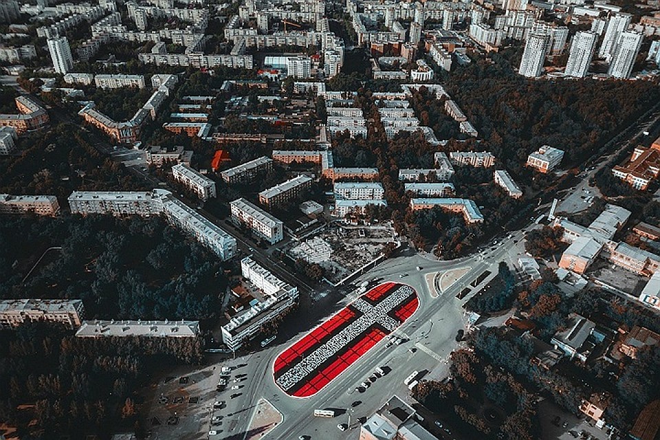 Эта роспись на Уралмаше заняла территорию в 6686 квадратных метров. Фото: пресс-служба «Стенограффии»