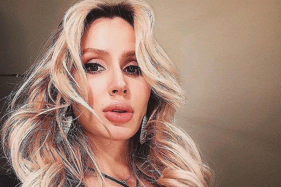 Светлана Лобода заинтриговала поклонников снимком на борту частного самолета. Фото: Инсатграм.