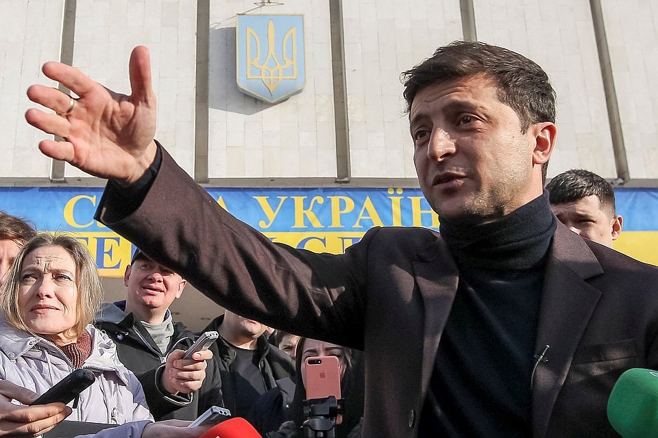У офиса Зеленского проходит акция против «формулы Штайнмайера»