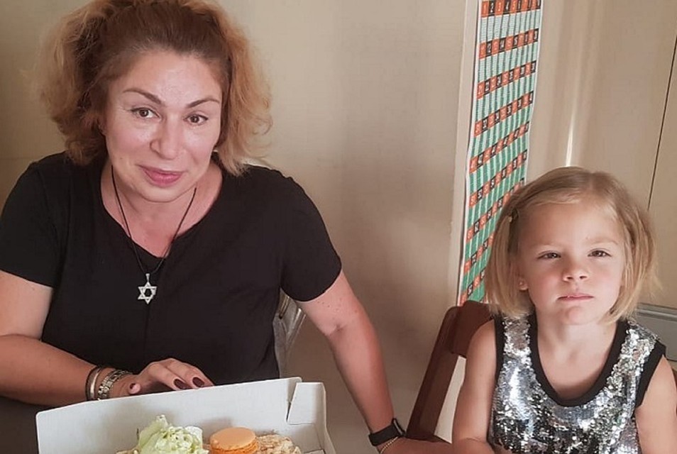 Бывшая свекровь Алены Шишковой часто делится фото с внучкой. Фото из архива Симоны Юнусовой в соцсетях