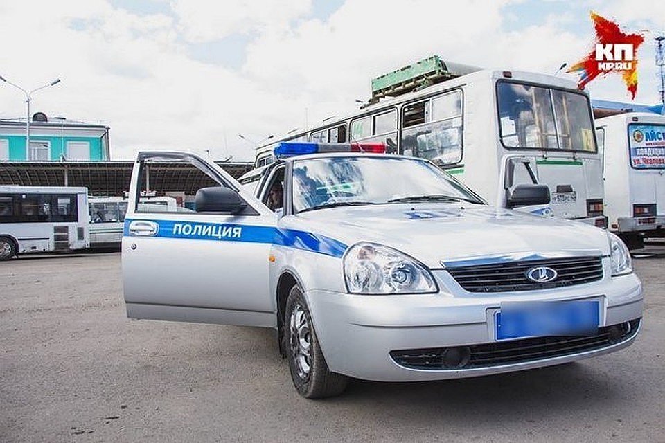 В Тверской области легковушка протаранила припаркованную фуру