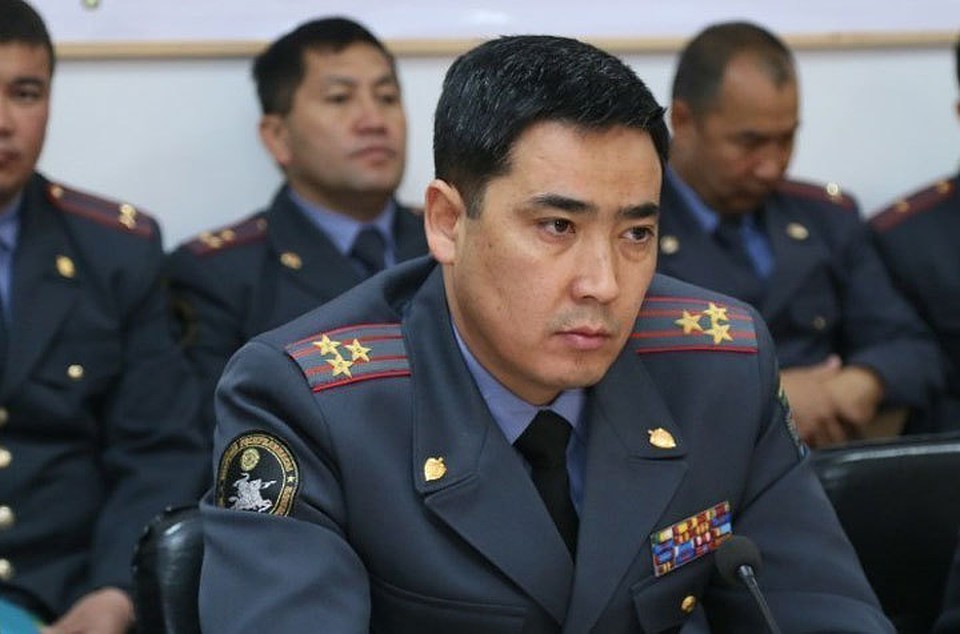 Милиционер уверенно идет на поправку.