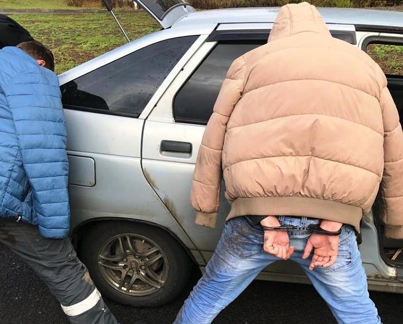 В машине нашли весы и наркотики