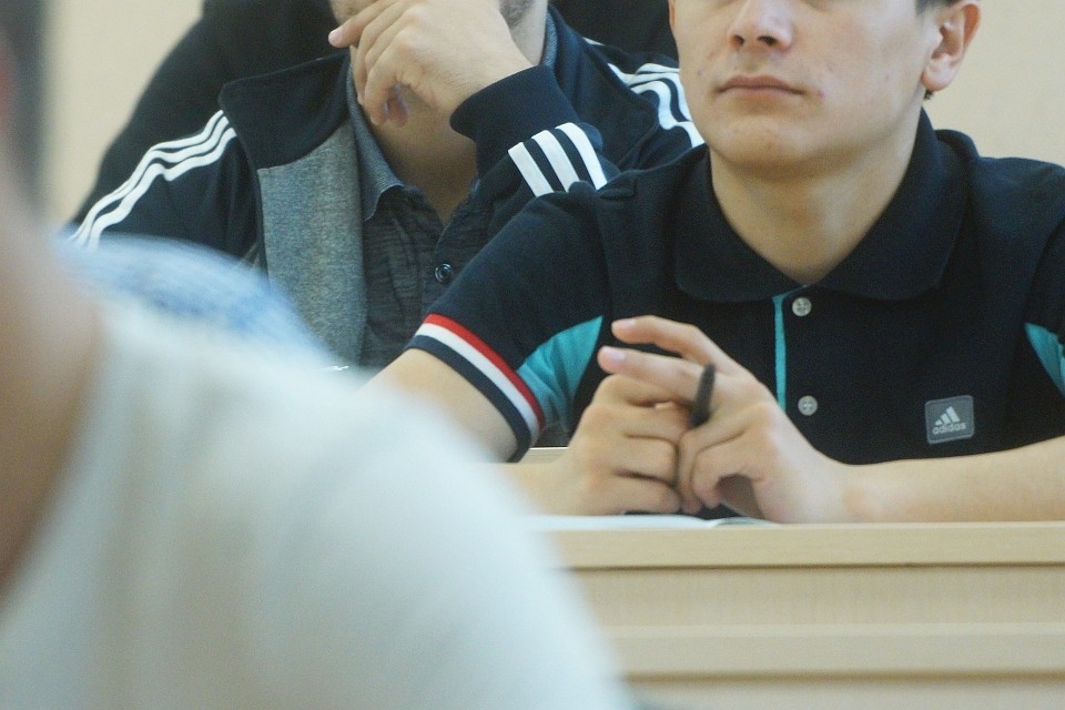 Студент обиделся на однокурсника и напал на него с ножом