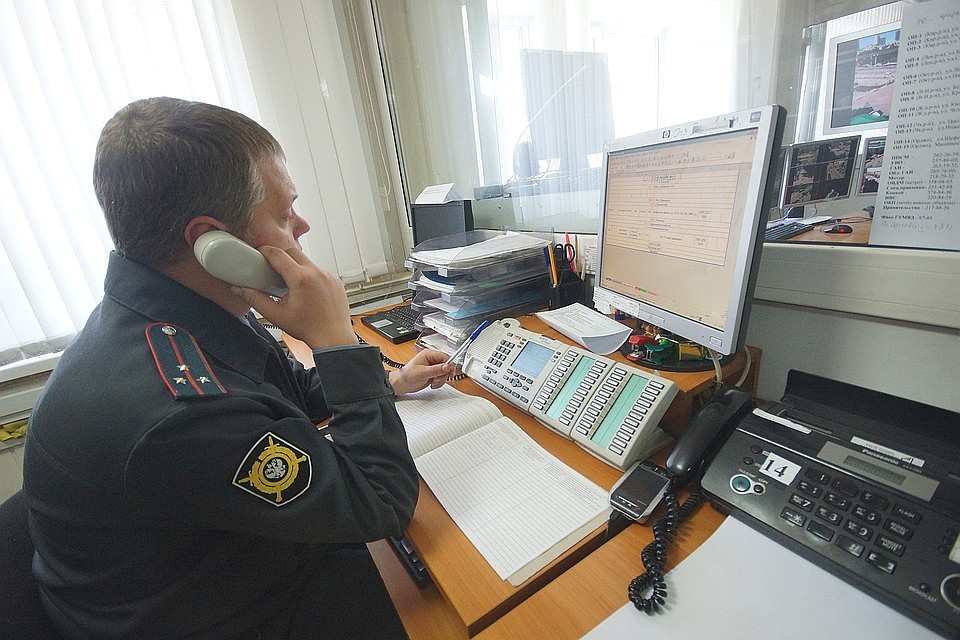 Оперативники изучили запись камеры видеонаблюдения в одном из магазинов и установили, что продуктами с помощью карты девушки закупается ранее судимый за кражи 31-летний касимовец.