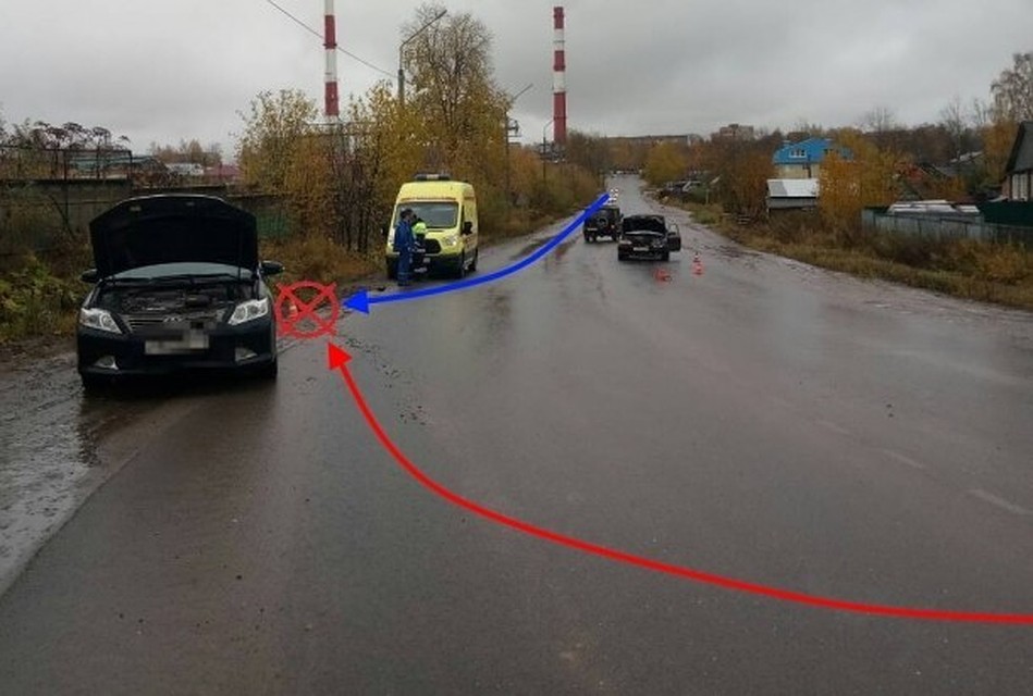 Одна из машин выехала на встречную полосу