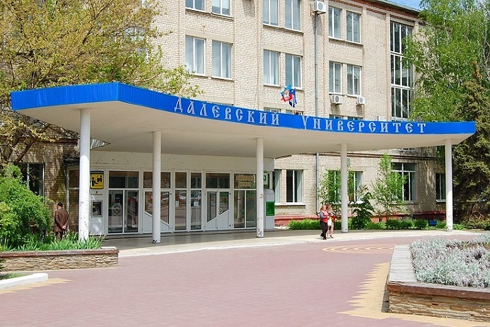 Эвакуация студентов и преподавателей прошла в 1, 2, 3 и 4 корпусах ЛНУ им. Даля. Фото: gtrklnr.com