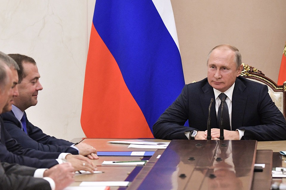 Президент РФ Владимир Путин на совещании с постоянными членами Совета безопасности РФ в Кремле. Фото Алексей Никольский/пресс-служба президента РФ/ТАСС