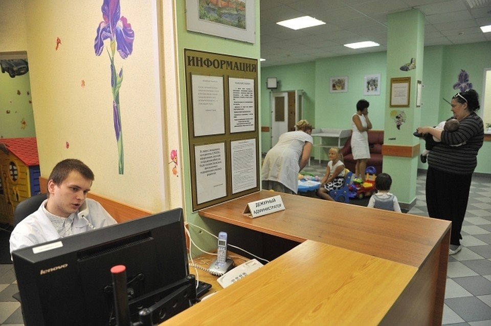 Двое подростков распылили перцовый баллончик в приемном покое детской поликлиники в Ленобласти