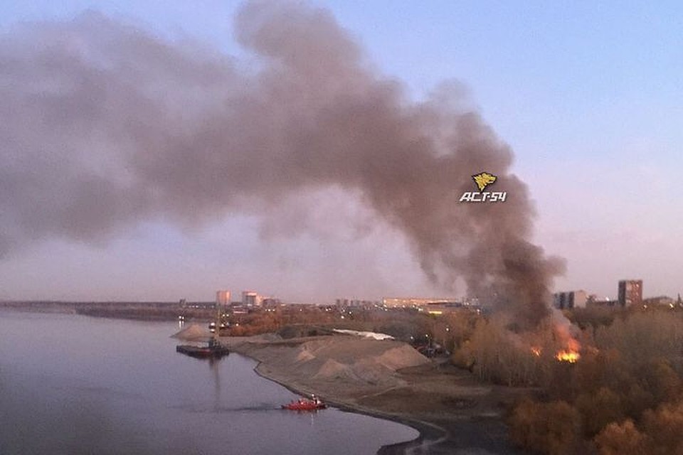 Дым хорошо виден во всем городе.