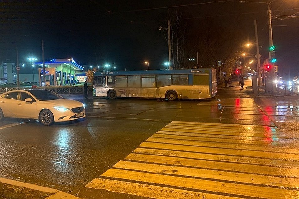 Кадры с места происшествия. Фото: группа ВКонтакте "Подслушано Пермь"