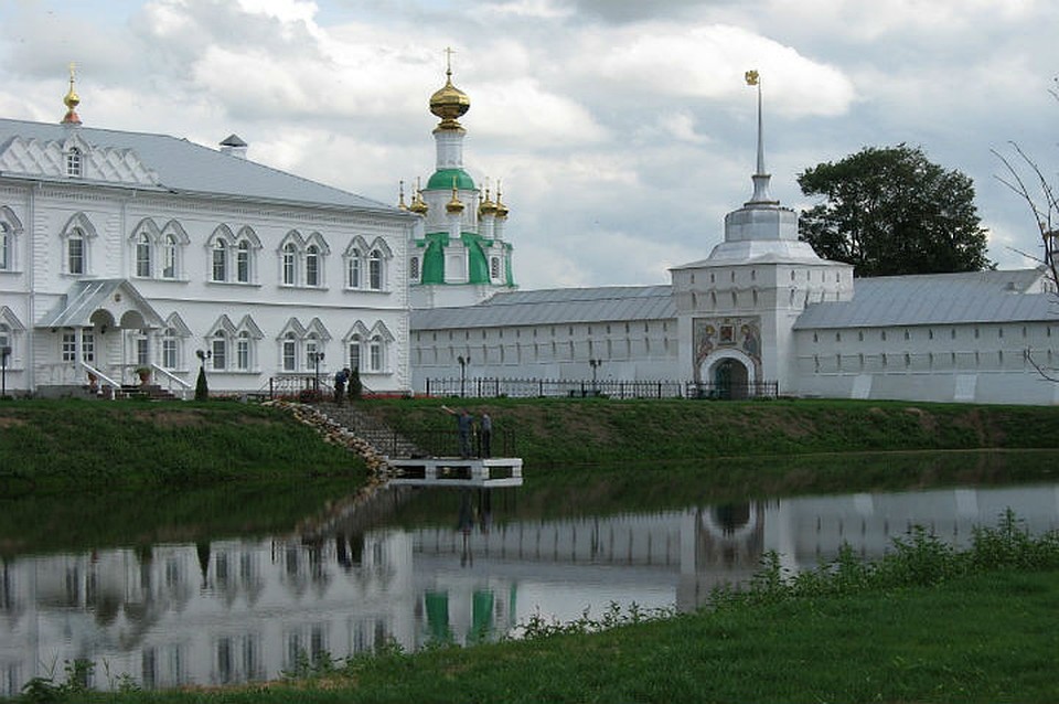 Вспомнили советские времена, когда у верующих отбирались монастыри, которые потом разрушались.