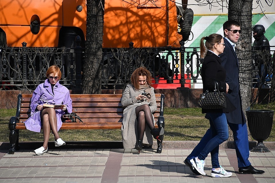 Погода в Москве теплее климатической нормы