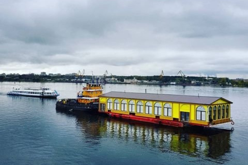 Площадь банкетного зала - 360 квадратных метров/ФОТО: "Авито"