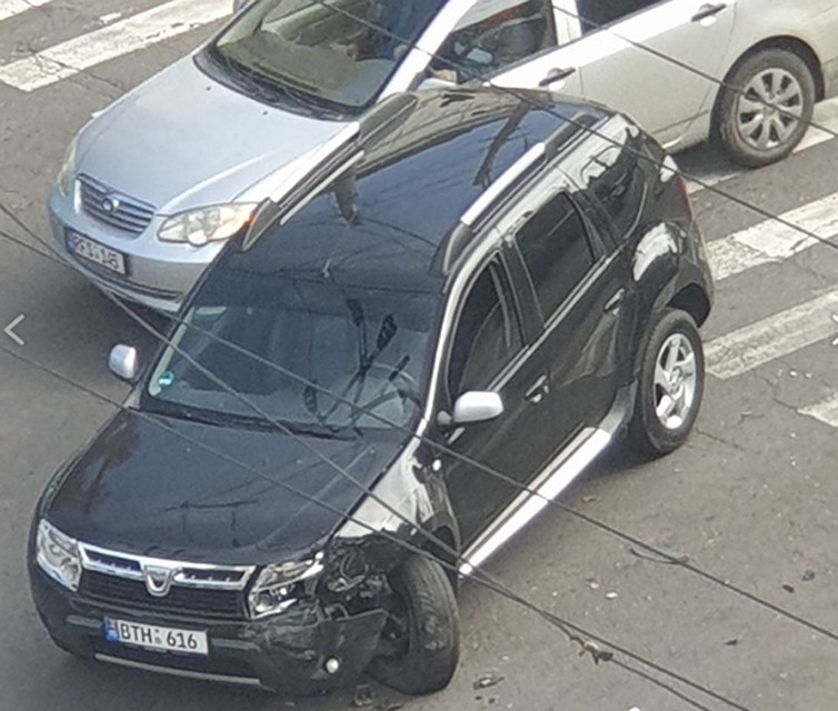 Столкнулись автомобили Chevrolet и Dacia.