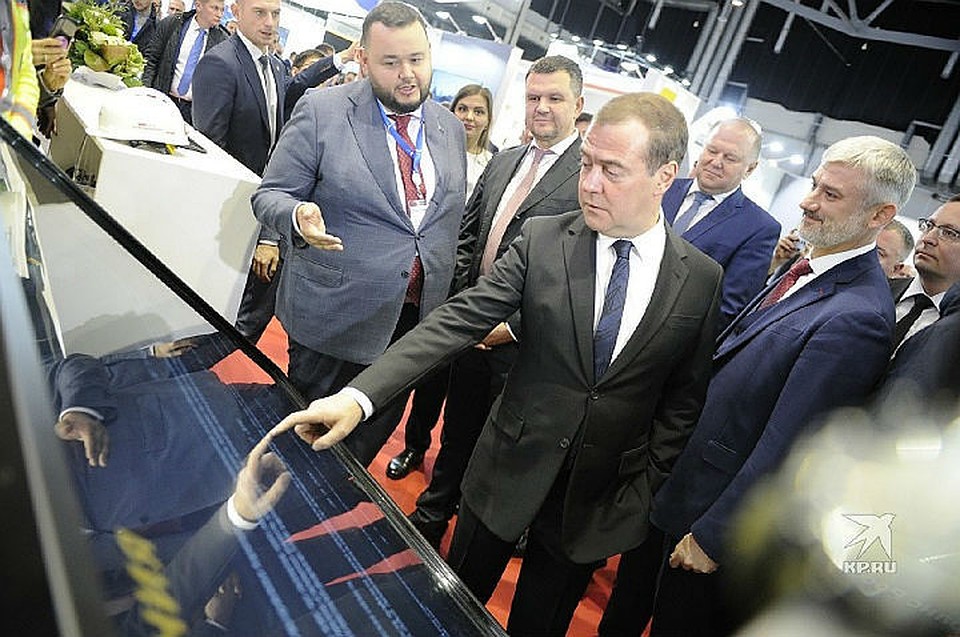 Дмитрий Медведев посетил сегодня выставку «Дорога 2019»